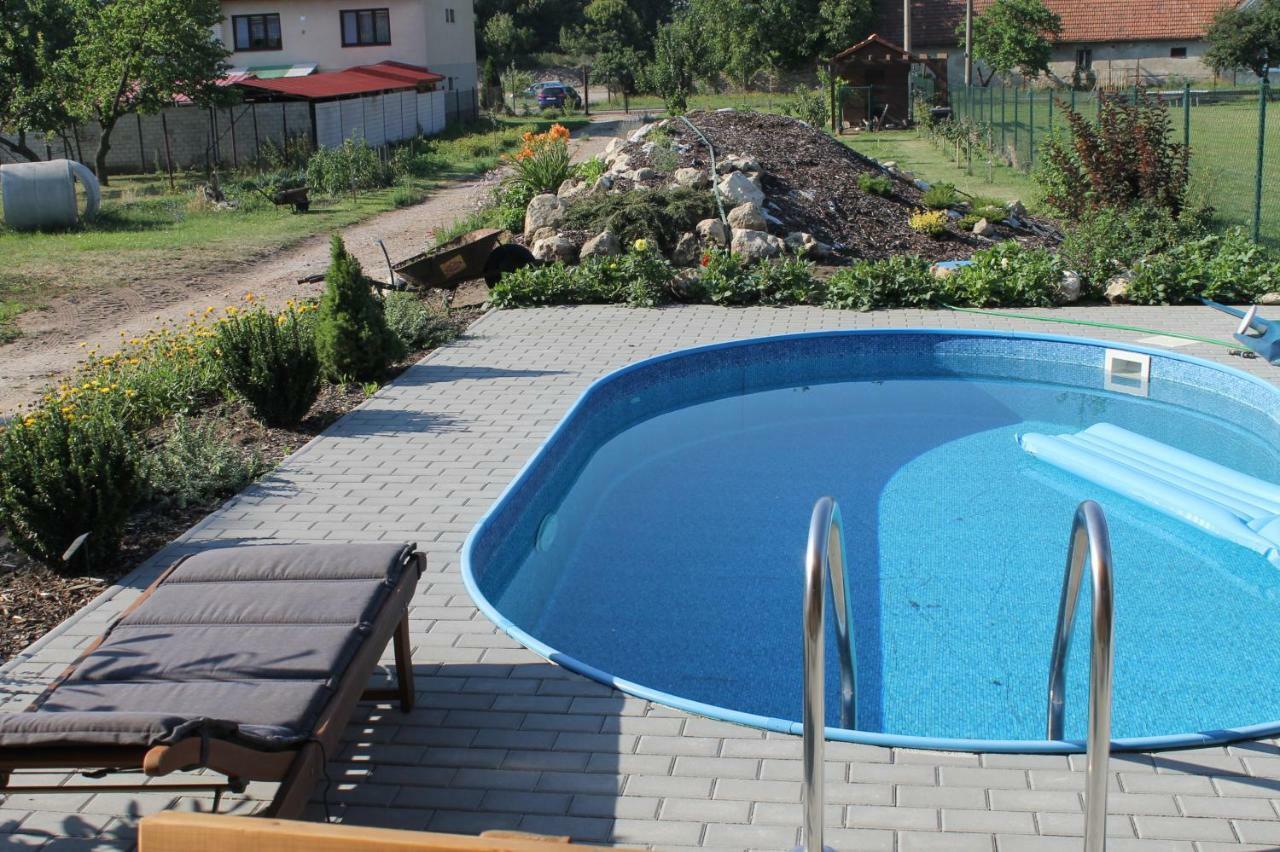 "U Capa" Krasny Apartman V Sedleci Sedlec  Extérieur photo